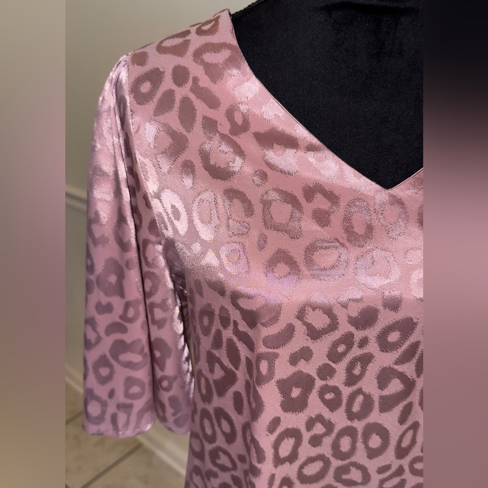 Savanna Jane Blush Satin Leopard Print Top – Size Small - Picture 2 of 3